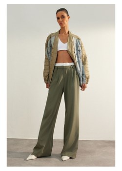 trendyol Spodnie w kolorze zielonym ze sklepu Limango Polska w kategorii Spodnie damskie - zdjęcie 178233013