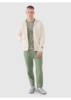 Męska bluza dresowa rozpinana z kapturem 4F 4FWSS25TSWSM1537 - beżowa ze sklepu Sportstylestory.com w kategorii Bluzy męskie - zdjęcie 178243663
