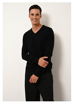 Just Cashmere Kaszmirowy sweter "Tom" w kolorze czarnym ze sklepu Limango Polska w kategorii Swetry męskie - zdjęcie 178244483