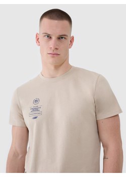 Męski t-shirt z nadrukiem 4F 4FRSS25TTSHM2690 - beżowy ze sklepu Sportstylestory.com w kategorii T-shirty męskie - zdjęcie 178253293