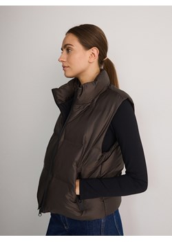 Reserved - Krótka pikowana kamizelka - ciemnozielony - id: 3040T-78X - marki Reserved - 178282800 Reserved - Krótka pikowana kamizelka - ciemnozielony ze sklepu Reserved w kategorii Kamizelki damskie - zdjęcie 178282800