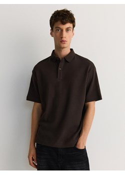 Reserved - Koszulka polo boxy z waflowym splotem - ciemnobrązowy ze sklepu Reserved w kategorii T-shirty męskie - zdjęcie 178301482