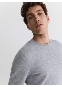Reserved - Wełniany sweter z domieszką kaszmiru - jasnoszary ze sklepu Reserved w kategorii Swetry męskie - zdjęcie 178326690