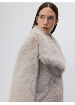 Reserved - Krótki płaszcz ze sztucznego futerka - jasnoszary ze sklepu Reserved w kategorii Płaszcze damskie - zdjęcie 178326901