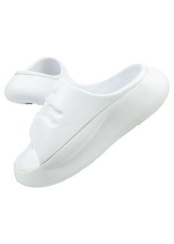 Klapki Lacoste Serve Slide W 0421G białe ze sklepu ButyModne.pl w kategorii Klapki damskie - zdjęcie 178348681