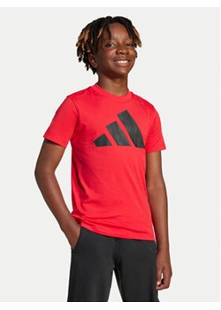 adidas T-Shirt Essentials JC9664 Czerwony Regular Fit ze sklepu MODIVO w kategorii T-shirty chłopięce - zdjęcie 178378334