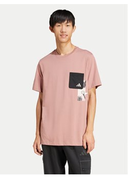 adidas T-Shirt Lens Elevated Pocket Graphic JJ3927 Różowy Loose Fit ze sklepu MODIVO w kategorii T-shirty męskie - zdjęcie 178380531