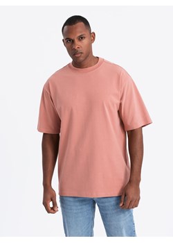 Bawełniany t-shirt męski LOOSE FIT  z okrągłym dekoltem – różowy V5 OM-TSBC-0234 ze sklepu ombre w kategorii T-shirty męskie - zdjęcie 178431200