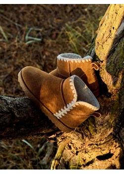 Reserved - Zamszowe botki - brązowy ze sklepu Reserved w kategorii Buty zimowe dziecięce - zdjęcie 178443284