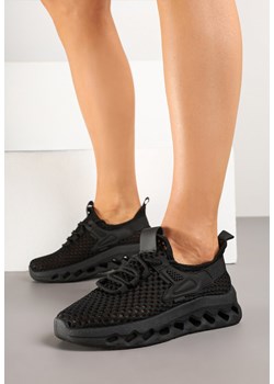 Czarne Siateczkowe Buty Sportowe Sneakersy na Grubej Tłoczonej Podeszwie Luriane ze sklepu born2be.pl w kategorii Buty sportowe damskie - zdjęcie 178447134