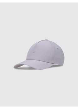 Czapka z daszkiem strapback uniseks 4F 4FWSS25ACABU369- fioletowa ze sklepu Sportstylestory.com w kategorii Czapki z daszkiem męskie - zdjęcie 178449462