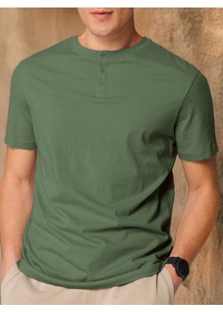 Sinsay - Koszulka henley - khaki - id: 1021Z-87X - marki Sinsay - 178528702 Sinsay - Koszulka henley - khaki ze sklepu Sinsay w kategorii T-shirty męskie - zdjęcie 178528702