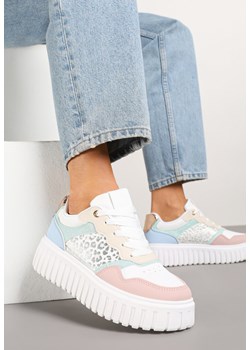 Biało-Różowe Sneakersy na Grubej Tłoczonej Podeszwie z Perforacją i Panterką Odivila ze sklepu born2be.pl w kategorii Buty sportowe damskie - zdjęcie 178545720