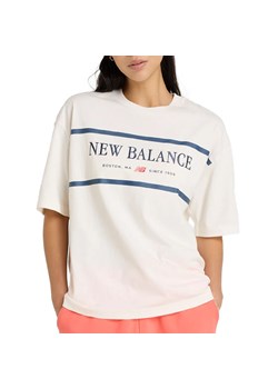 Koszulka New Balance WT51910SST - beżowa ze sklepu streetstyle24.pl w kategorii Bluzki damskie - zdjęcie 178558084