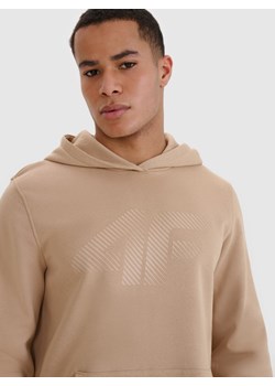 Męska bluza dresowa nierozpinana z kapturem 4F 4FWSS25TSWSM1621 - beżowa ze sklepu Sportstylestory.com w kategorii Bluzy męskie - zdjęcie 178564244