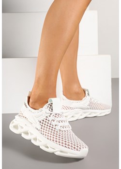 Białe Buty Sportowe Sneakersy na Platformie Ozdobionej Tłoczeniem Teliriella ze sklepu renee.pl w kategorii Buty sportowe damskie - zdjęcie 178583391