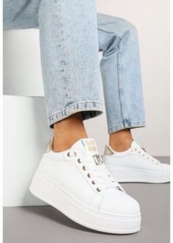 Biało-Złote Sneakersy na Platformie Ozdobione Metaliczną Aplikacją Deseliena ze sklepu renee.pl w kategorii Buty sportowe damskie - zdjęcie 178590064