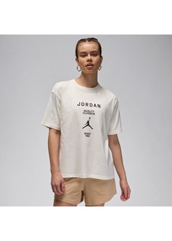 Damski T-shirt o fasonie typu girlfriend Jordan - Biel ze sklepu Nike poland w kategorii Bluzki damskie - zdjęcie 178601971
