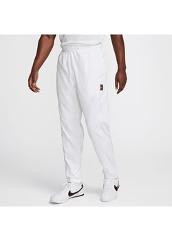 Męskie spodnie do tenisa NikeCourt Heritage - Biel ze sklepu Nike poland w kategorii Spodnie męskie - zdjęcie 178603602