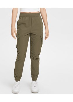 Bojówki dla dużych dzieci Nike Sportswear City Utility - Zieleń ze sklepu Nike poland w kategorii Spodnie damskie - zdjęcie 178604083