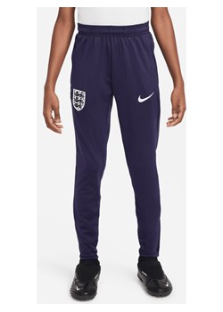 Dzianinowe spodnie piłkarskie dla dużych dzieci Nike Dri-FIT Anglia Strike - Fiolet ze sklepu Nike poland w kategorii Spodnie chłopięce - zdjęcie 178604771