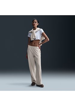 Damskie welurowe spodnie ze średnim stanem Nike Sportswear Chill Knit - Brązowy ze sklepu Nike poland w kategorii Spodnie damskie - zdjęcie 178604953