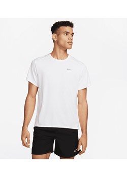 Męska koszulka z krótkim rękawem do biegania Nike Dri-FIT UV Miler - Biel ze sklepu Nike poland w kategorii T-shirty męskie - zdjęcie 178606160