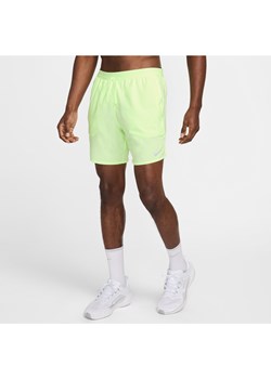 Męskie spodenki do biegania z wszytą bielizną 18 cm Nike Dri-FIT Stride - Żółty ze sklepu Nike poland w kategorii Spodenki męskie - zdjęcie 178606990