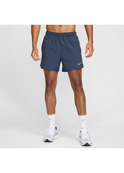 Męskie uniwersalne spodenki 2 w 1 Dri-FIT Nike Challenger 13 cm - Niebieski ze sklepu Nike poland w kategorii Spodenki męskie - zdjęcie 178607402