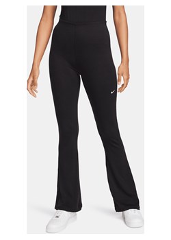 Damskie obcisłe legginsy w drobny prążek z rozszerzanymi nogawkami Nike Sportswear Chill Knit - Czerń ze sklepu Nike poland w kategorii Spodnie damskie - zdjęcie 178607573
