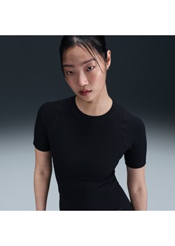 Damska koszulka z krótkim rękawem Dri-FIT Nike Zenvy Rib - Czerń ze sklepu Nike poland w kategorii Bluzki damskie - zdjęcie 178608053