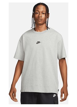 T-shirt męski Nike Sportswear Premium Essentials - Szary ze sklepu Nike poland w kategorii T-shirty męskie - zdjęcie 178609543