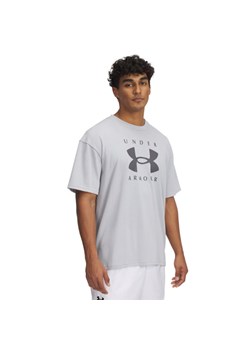 Męski t-shirt z nadrukiem Under Armour UA M Hw Os Branded Ss - szary ze sklepu Sportstylestory.com w kategorii T-shirty męskie - zdjęcie 178625503