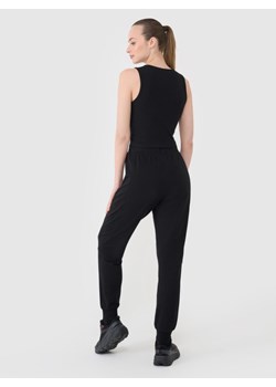 Damskie spodnie dresowe joggery 4F 4FRSS25TTROF1398 - czarne ze sklepu Sportstylestory.com w kategorii Spodnie damskie - zdjęcie 178625581