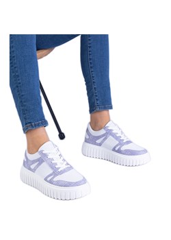 Fioletowe sneakersy ażurowe na masywnej podeszwie ze sklepu ButyModne.pl w kategorii Buty sportowe damskie - zdjęcie 178630171