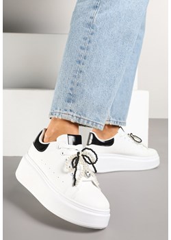 Biało-Czarne Sneakersy na Platformie Ozdobione Łańcuszkiem z Perełek Walenia ze sklepu born2be.pl w kategorii Buty sportowe damskie - zdjęcie 178635783