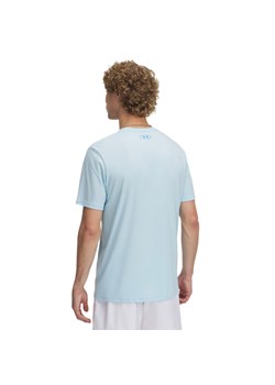 Męski t-shirt z nadrukiem Under Armour UA M Stacked Logo SS - niebieski ze sklepu Sportstylestory.com w kategorii T-shirty męskie - zdjęcie 178661443