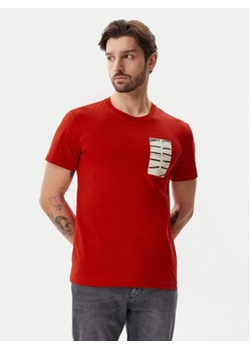 Calvin Klein Jeans T-Shirt Serif Box Graphic J30J327474 Czerwony Regular Fit ze sklepu MODIVO w kategorii T-shirty męskie - zdjęcie 178671450