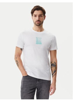 Calvin Klein Jeans T-Shirt Brush Stroke J30J327522 Biały Regular Fit ze sklepu MODIVO w kategorii T-shirty męskie - zdjęcie 178677893