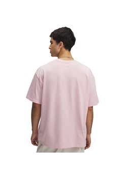 Męski t-shirt z nadrukiem Under Armour UA M Hw Os Sm Box Ss - różowy ze sklepu Sportstylestory.com w kategorii T-shirty męskie - zdjęcie 178683871