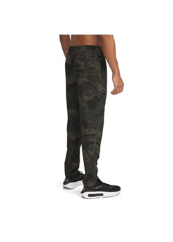 Męskie spodnie treningowe cargo UA Unstoppable Cargo Pant - khaki ze sklepu Sportstylestory.com w kategorii Saszetki - zdjęcie 178683914