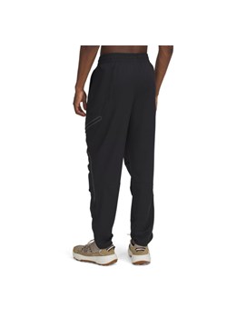 Męskie spodnie treningowe cargo UA Unstoppable Cargo Pant - czarne ze sklepu Sportstylestory.com w kategorii Spodnie męskie - zdjęcie 178683934