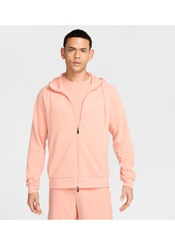 Męska funkcjonalna bluza z kapturem, zamkiem na całej długości i ochroną przed promieniowaniem UV Dri-FIT Nike Primary Fleece - Pomarańczowy ze sklepu Nike poland w kategorii Bluzy męskie - zdjęcie 178689341