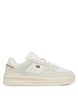 Sneakersy Tommy Hilfiger Essential Basket Sneaker FW0FW08456 Biały ze sklepu eobuwie.pl w kategorii Buty sportowe damskie - zdjęcie 178713112