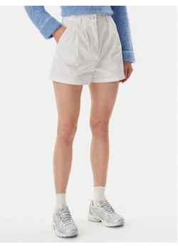 Tommy Jeans Szorty materiałowe Claire DW0DW21643 Écru Regular Fit ze sklepu MODIVO w kategorii Szorty - zdjęcie 178713482