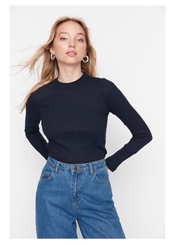 trendyol Koszulka w kolorze granatowym ze sklepu Limango Polska w kategorii Bluzki damskie - zdjęcie 178718661