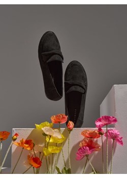 Sinsay - Loafersy z imitacji zamszu - czarny ze sklepu Sinsay w kategorii Mokasyny damskie - zdjęcie 178718813
