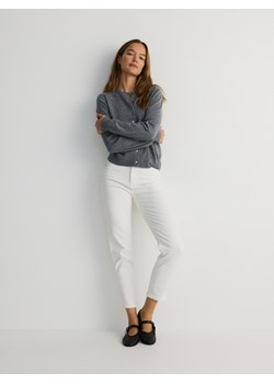 Reserved - Jeansy mom fit - złamana biel ze sklepu Reserved w kategorii Jeansy damskie - zdjęcie 178724110