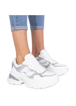 Białe sneakersy damskie zdobione brokatem ze sklepu ButyModne.pl w kategorii Buty sportowe damskie - zdjęcie 178735702