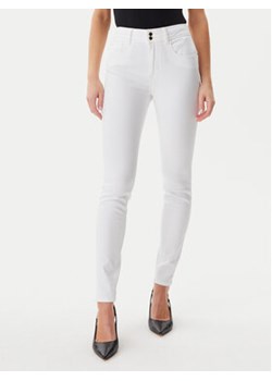 Guess Jeansy W5GA34D5N72 Beżowy Slim Fit ze sklepu MODIVO w kategorii Jeansy damskie - zdjęcie 178758011